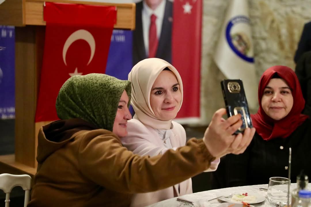 Bakan Göktaş, Emirdağ'da Büyük Aile İftarında Hemşehrileriyle Buluştu
