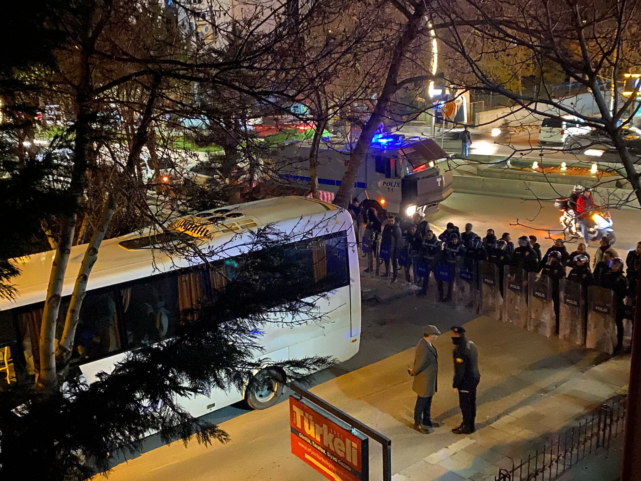 Çevik Kuvvet ve TOMA Bölgeye Sevk Edildi
