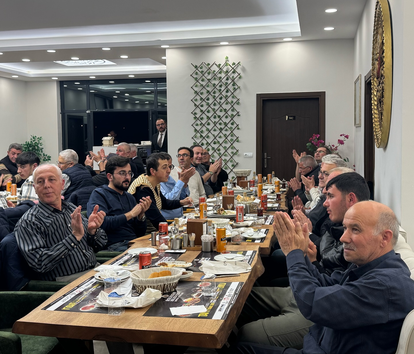 Bolvadin Belediye Başkanı Aynacı, Şoförlerle İftarda Bir Araya Geldi