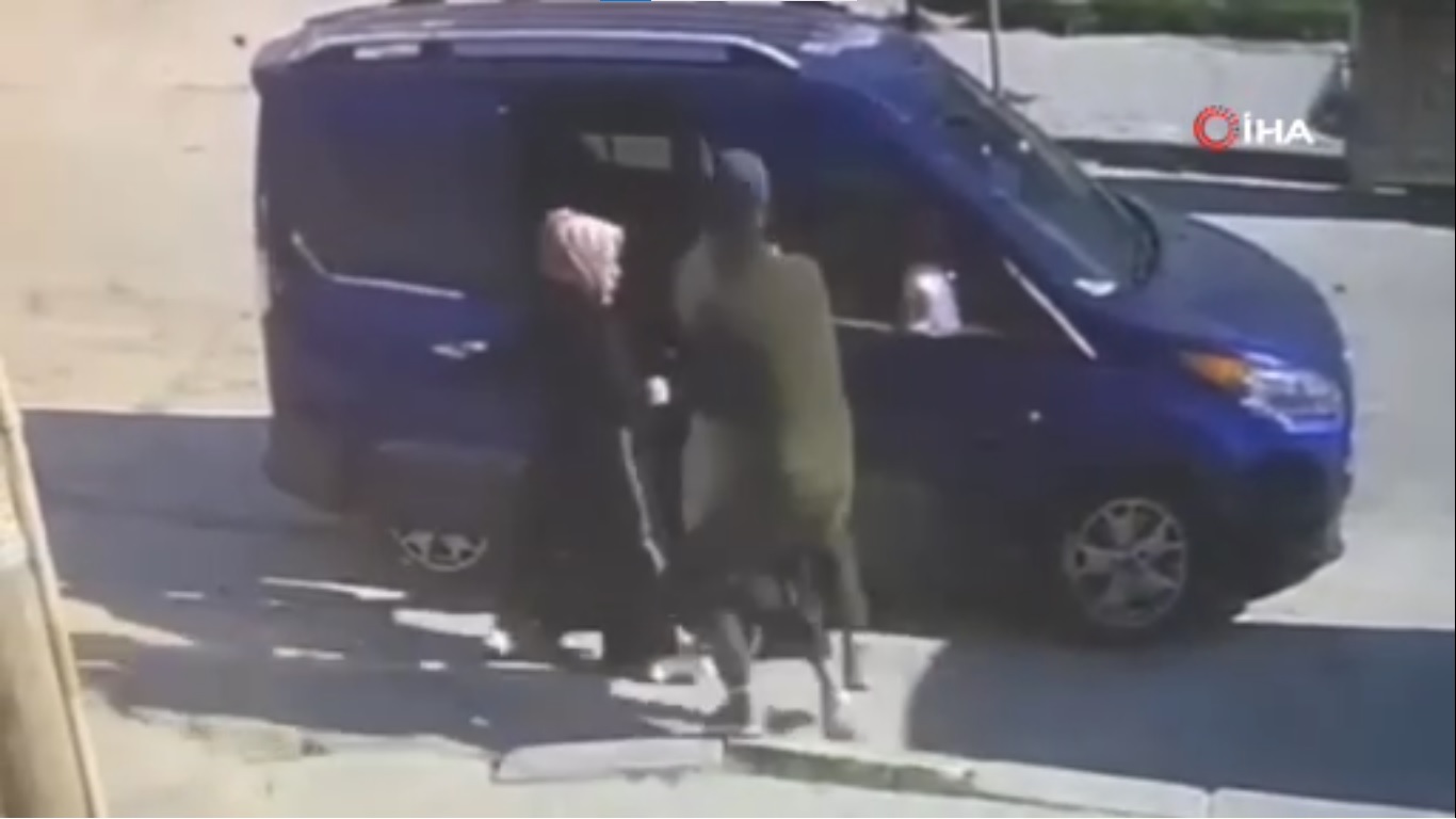 Film Sahnelerini Aratmayacak Olay: Genç Kız, Sokak Ortasında Kaçırıldı