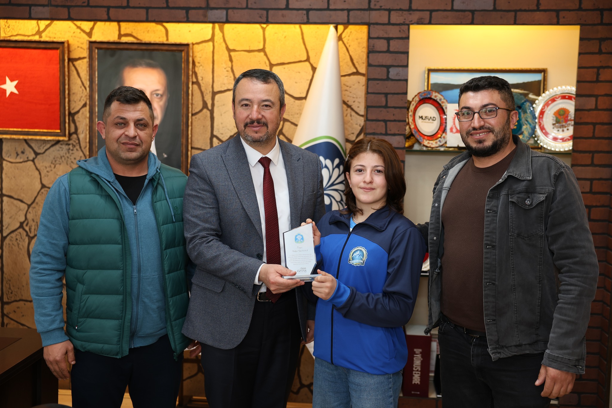 Şampiyon Güreşçi Tuğçe Naz Ucuz’dan Başkan Öztaş’a Ziyaret