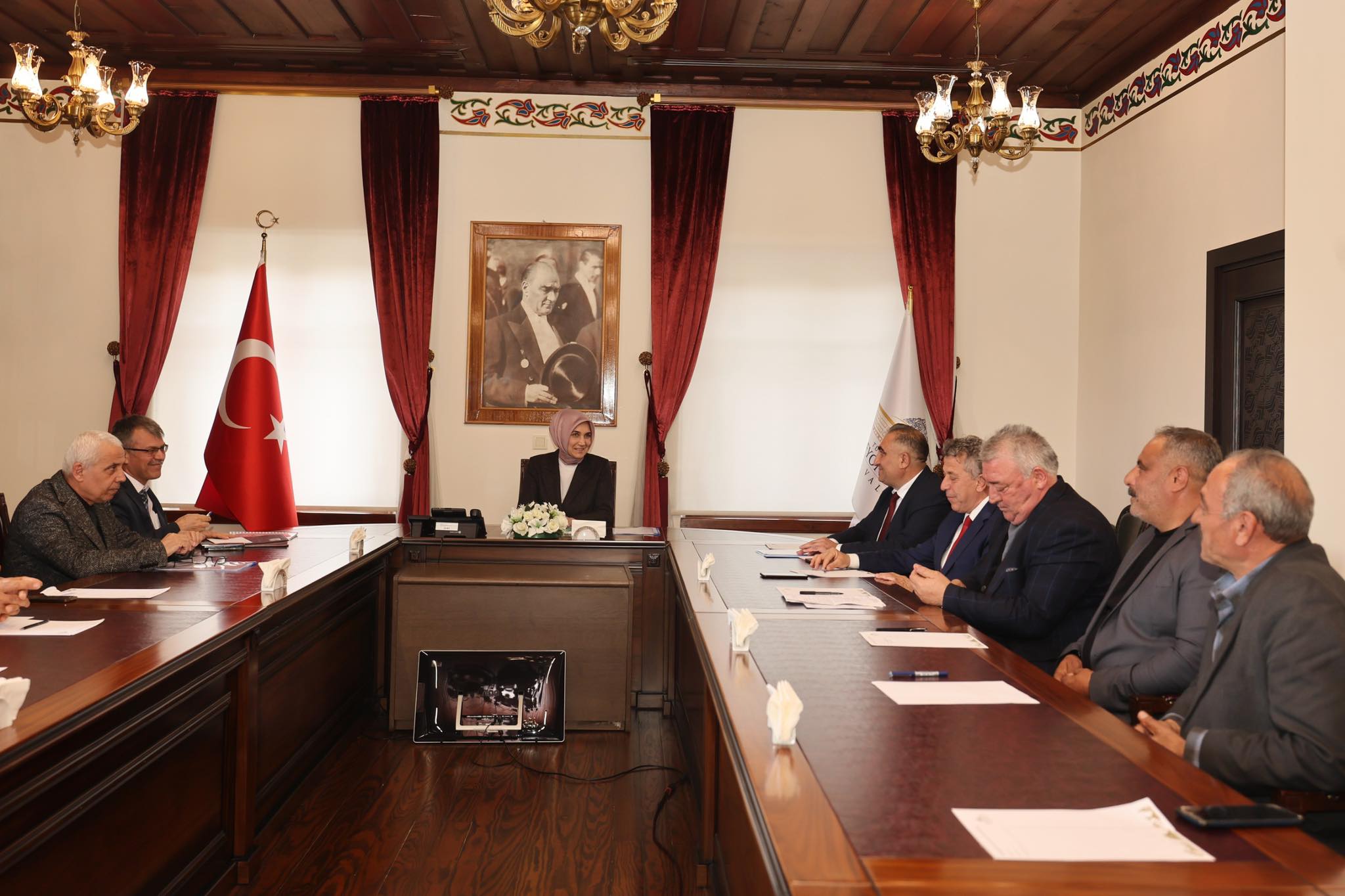 Vali Yiğitbaşı, Çay İlçesindeki Köy Muhtarlarıyla Görüştü