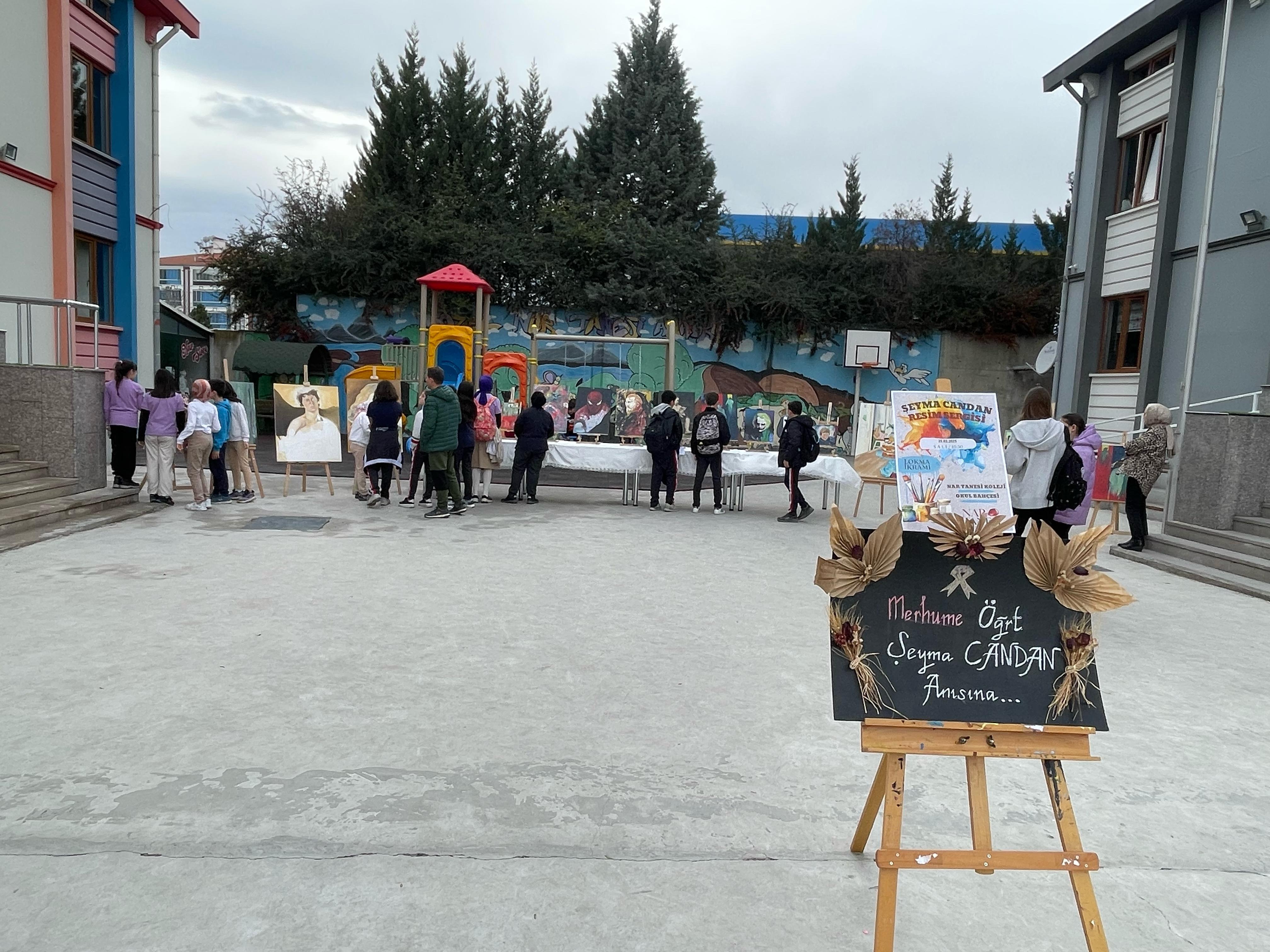 ŞEYMA CANDAN'IN ANISINA SANATLA YAŞATILAN MİRAS!  NAR TANESİ KOLEJİ, ÖĞRETMENİNİN ANISINI RESİM SERGİSİYLE YAŞATIYOR