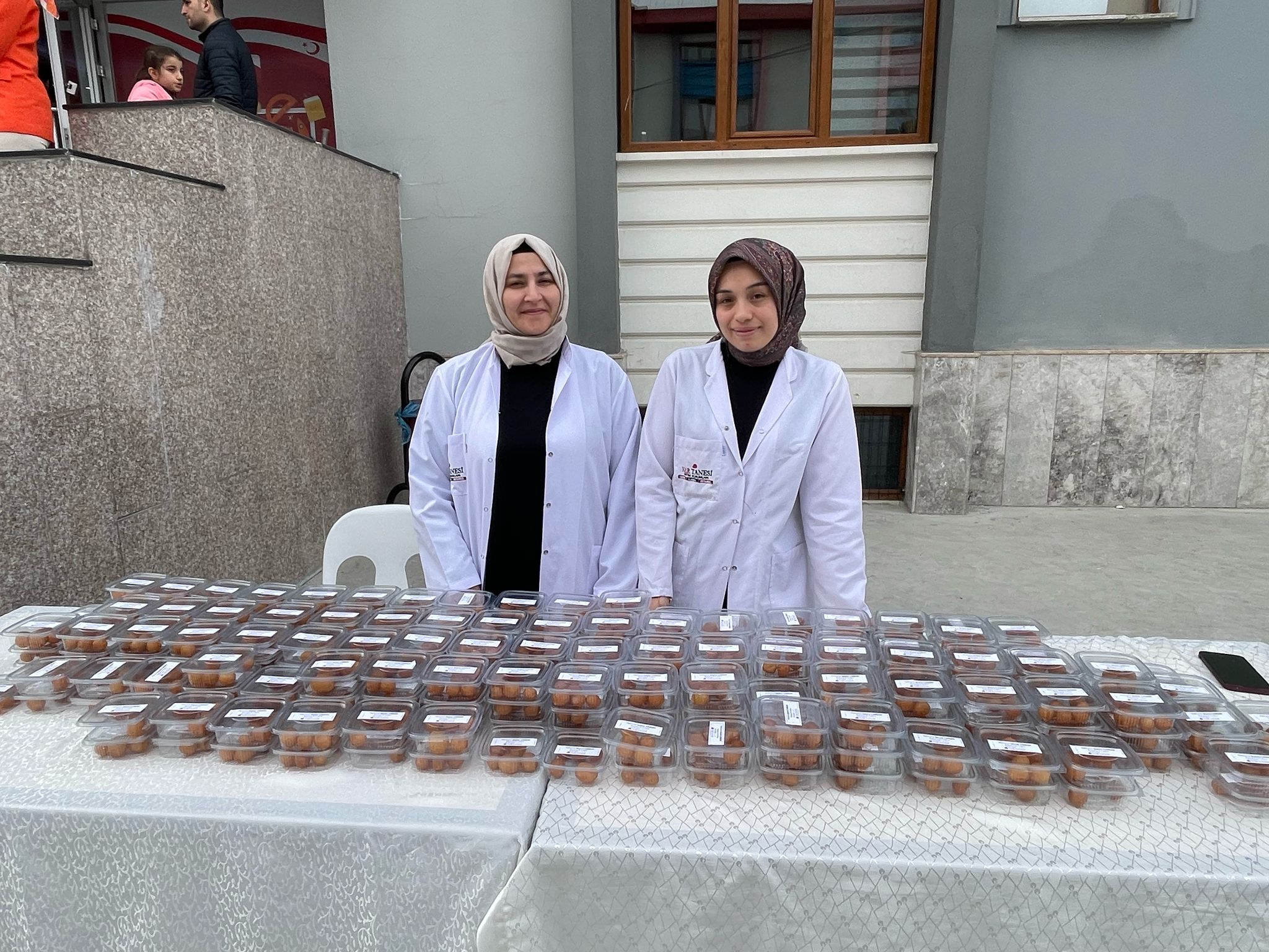 ŞEYMA CANDAN'IN ANISINA SANATLA YAŞATILAN MİRAS!  NAR TANESİ KOLEJİ, ÖĞRETMENİNİN ANISINI RESİM SERGİSİYLE YAŞATIYOR