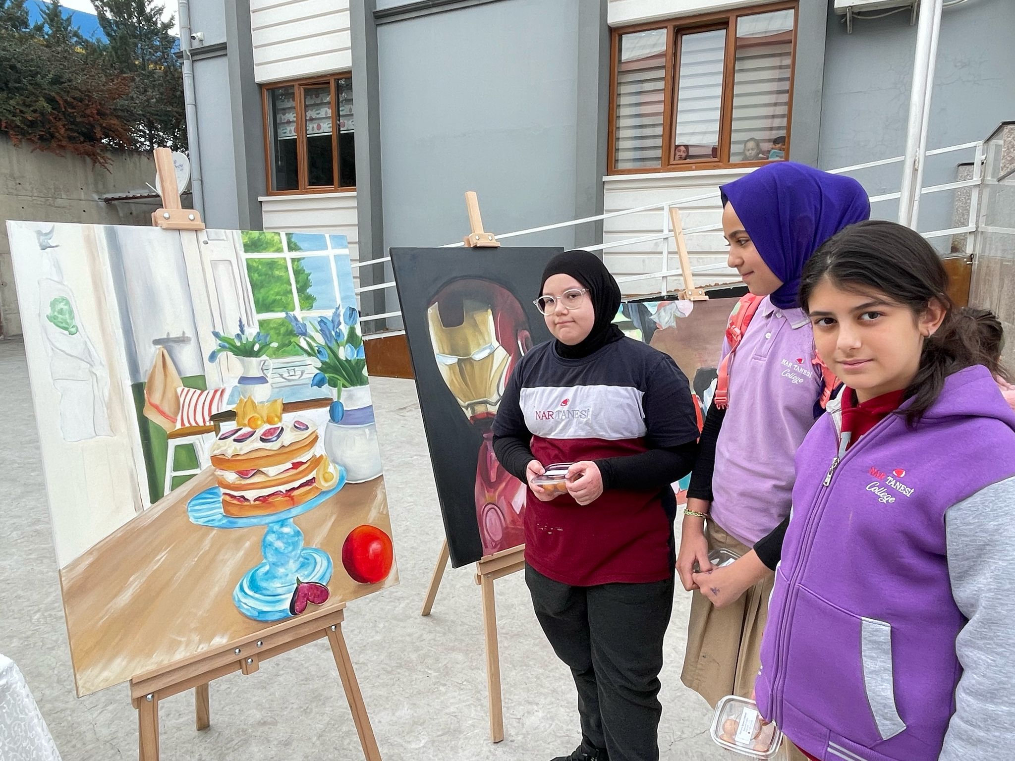 ŞEYMA CANDAN'IN ANISINA SANATLA YAŞATILAN MİRAS!  NAR TANESİ KOLEJİ, ÖĞRETMENİNİN ANISINI RESİM SERGİSİYLE YAŞATIYOR