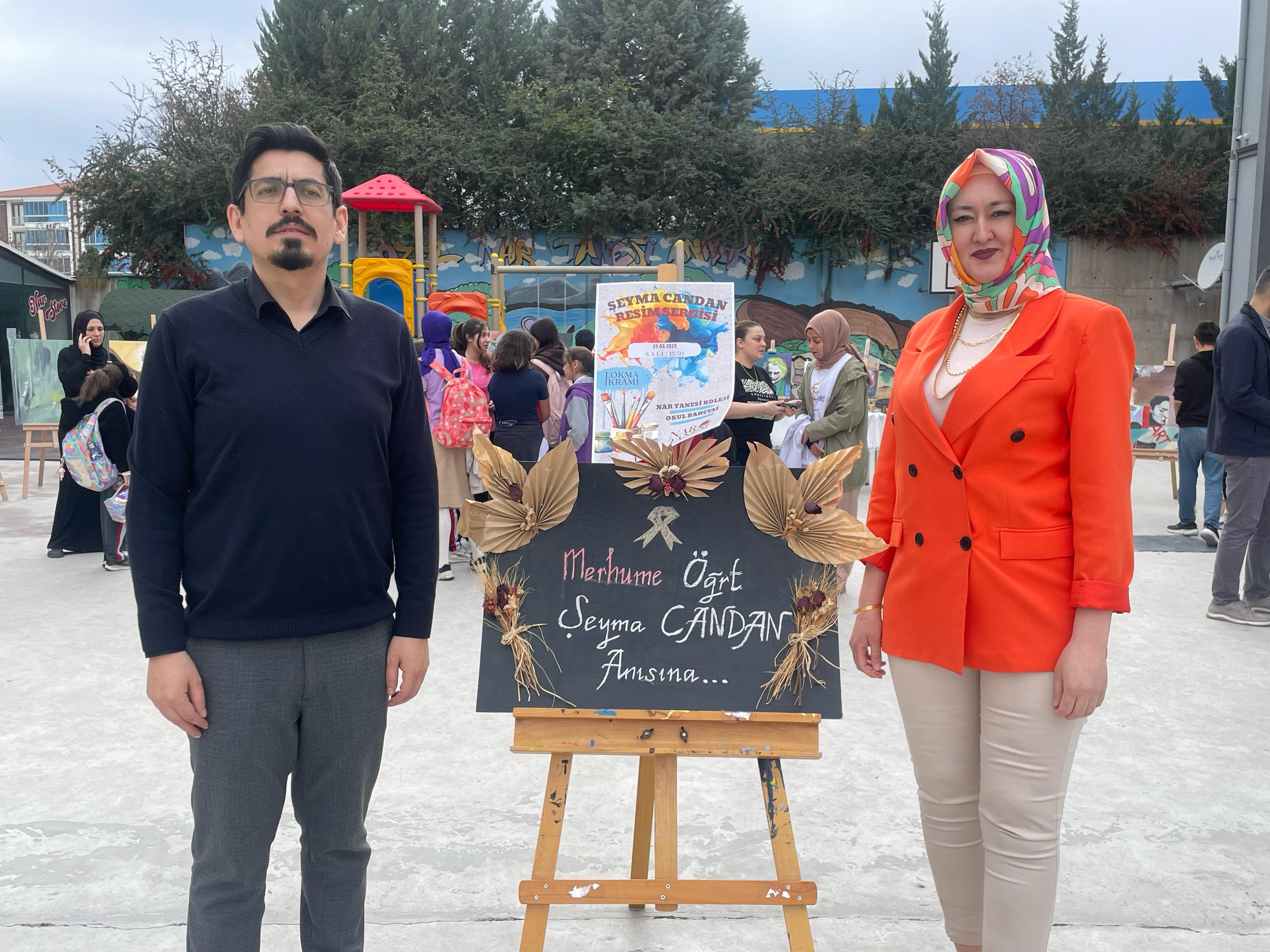 ŞEYMA CANDAN'IN ANISINA SANATLA YAŞATILAN MİRAS!  NAR TANESİ KOLEJİ, ÖĞRETMENİNİN ANISINI RESİM SERGİSİYLE YAŞATIYOR