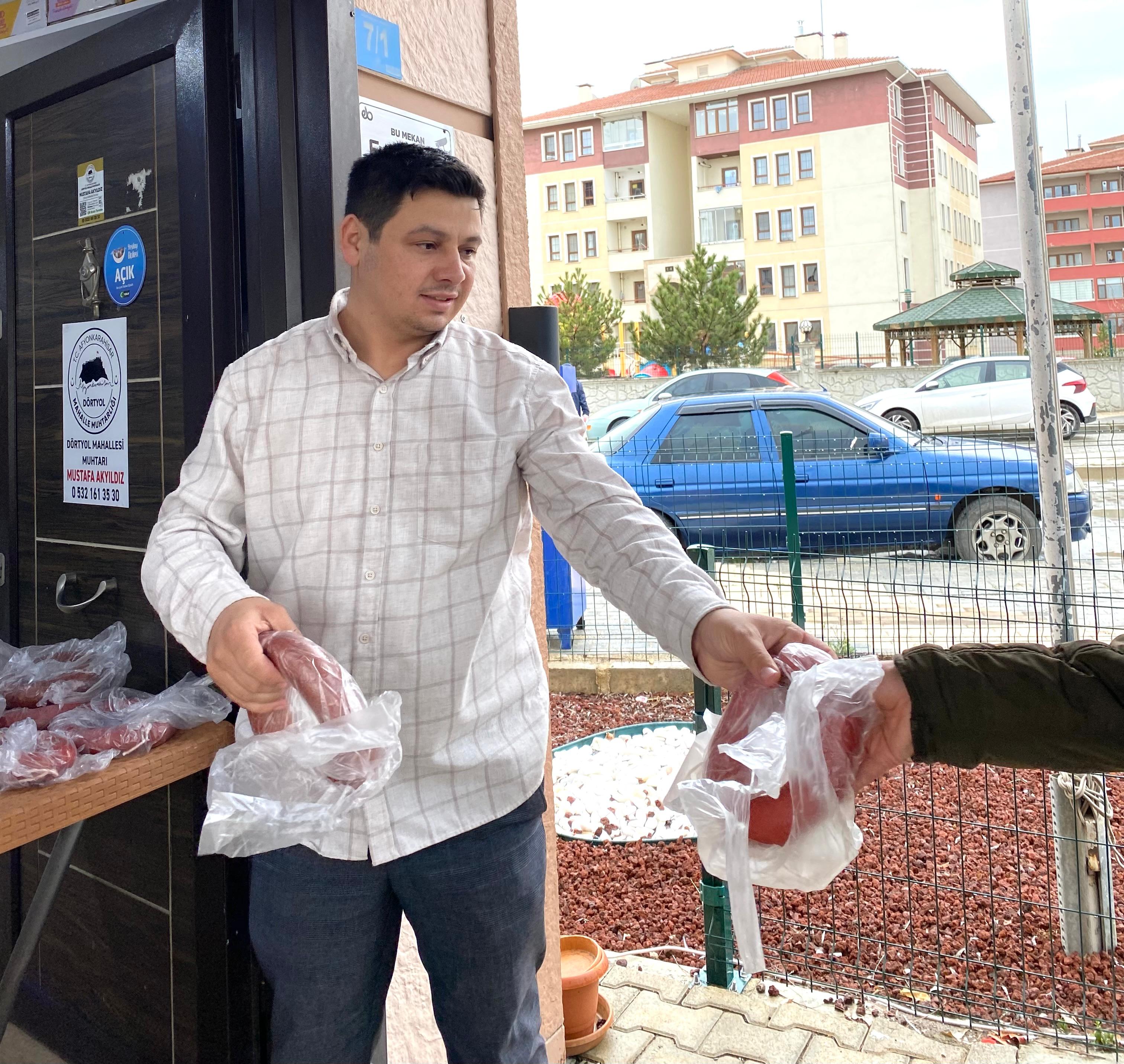 Dörtyol Mahallesi'nde Sucuk ve Kıyma Dağıtımı Gerçekleştirildi