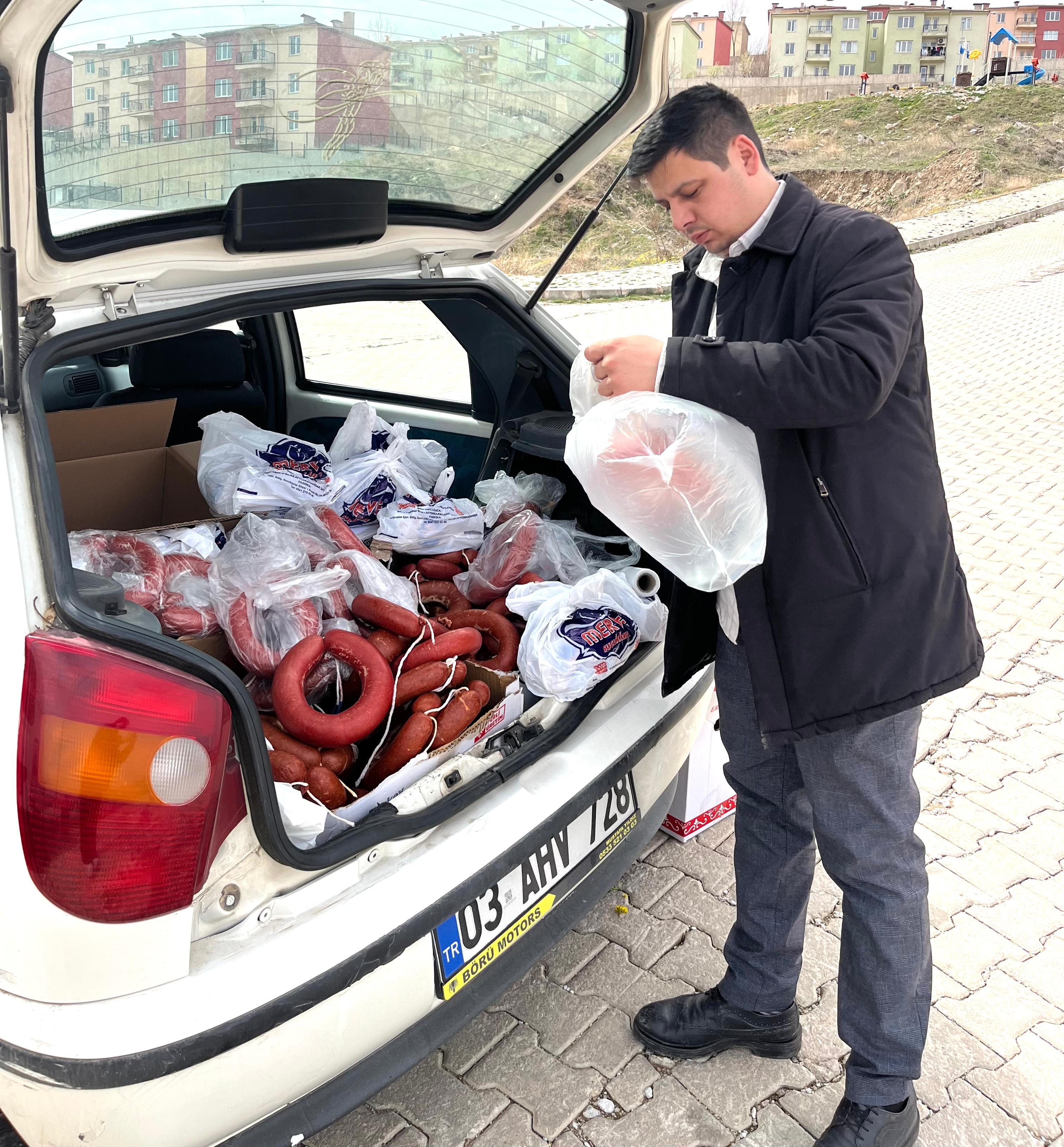 Dörtyol Mahallesi'nde Sucuk ve Kıyma Dağıtımı Gerçekleştirildi