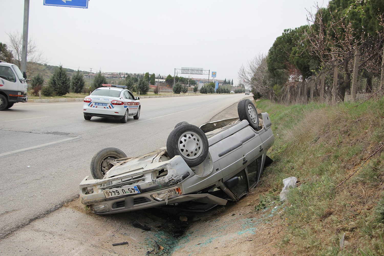 Beton Mikserine Çarpmamak İçin Ani Manevra Yapan Otomobildeki Yaşlı Çift Yaralandı