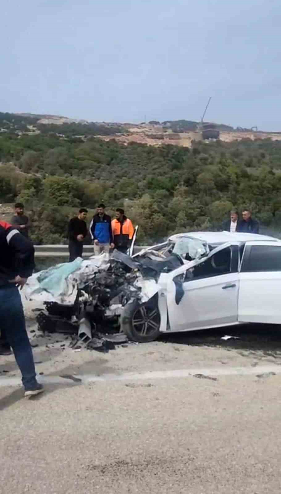 Hafriyat Kamyonu ile Otomobil Çarpıştı: 1 Ölü, 1 Ağır Yaralı