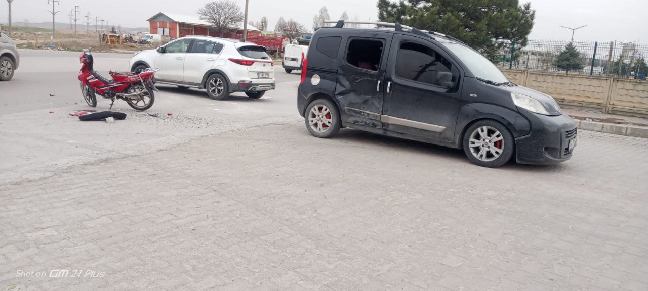 SON DAKİKA! ORGANİZE'DE KAZA: MOTOSİKLET İLE OTOMOBİL ÇARPIŞTI
