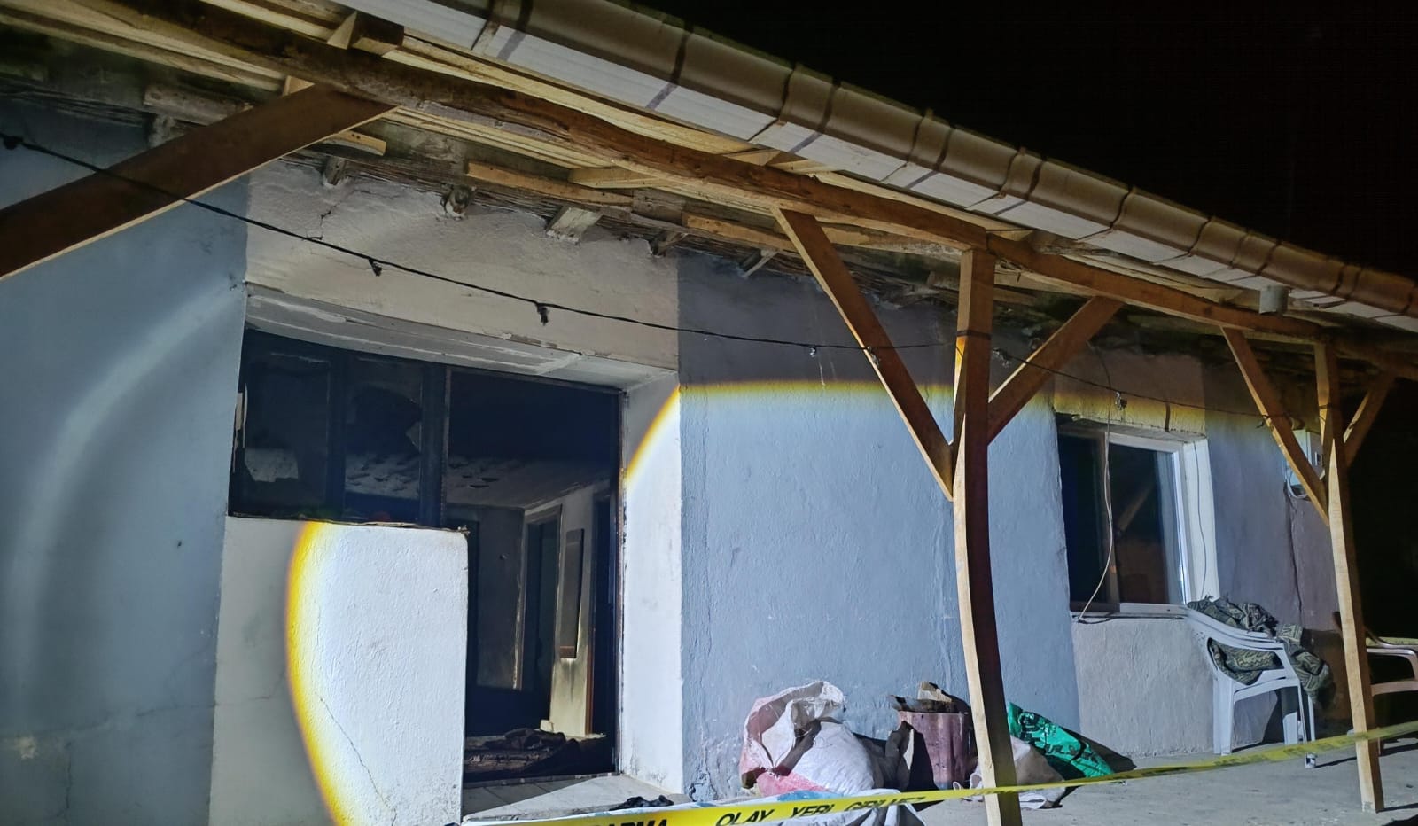 AFYONKARAHİSAR'DA ÇIKAN EV YANGININDA 1 KİŞİ ÖLDÜ