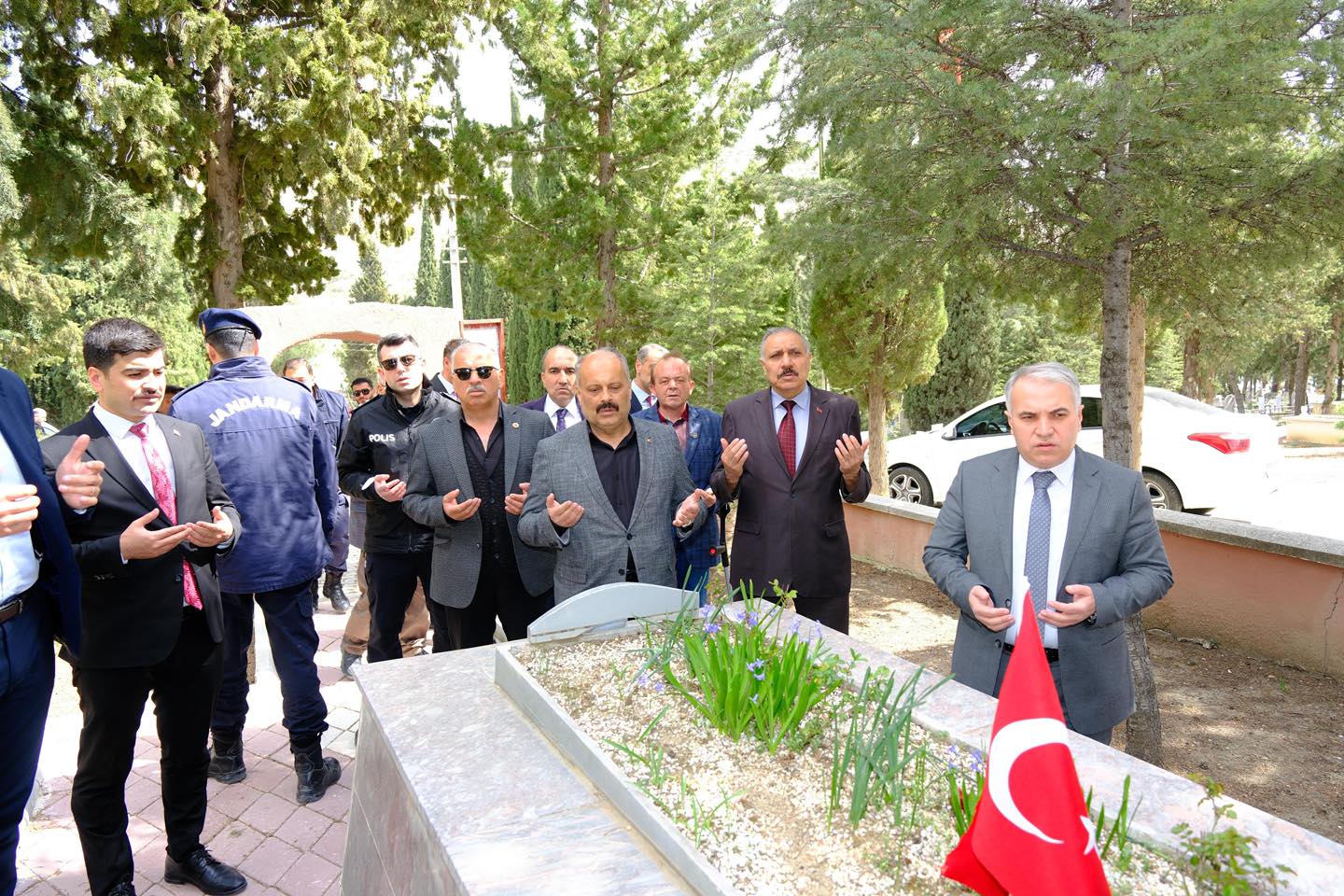 Dinar’da Ramazan Bayramı Öncesi Şehitlik Ziyareti