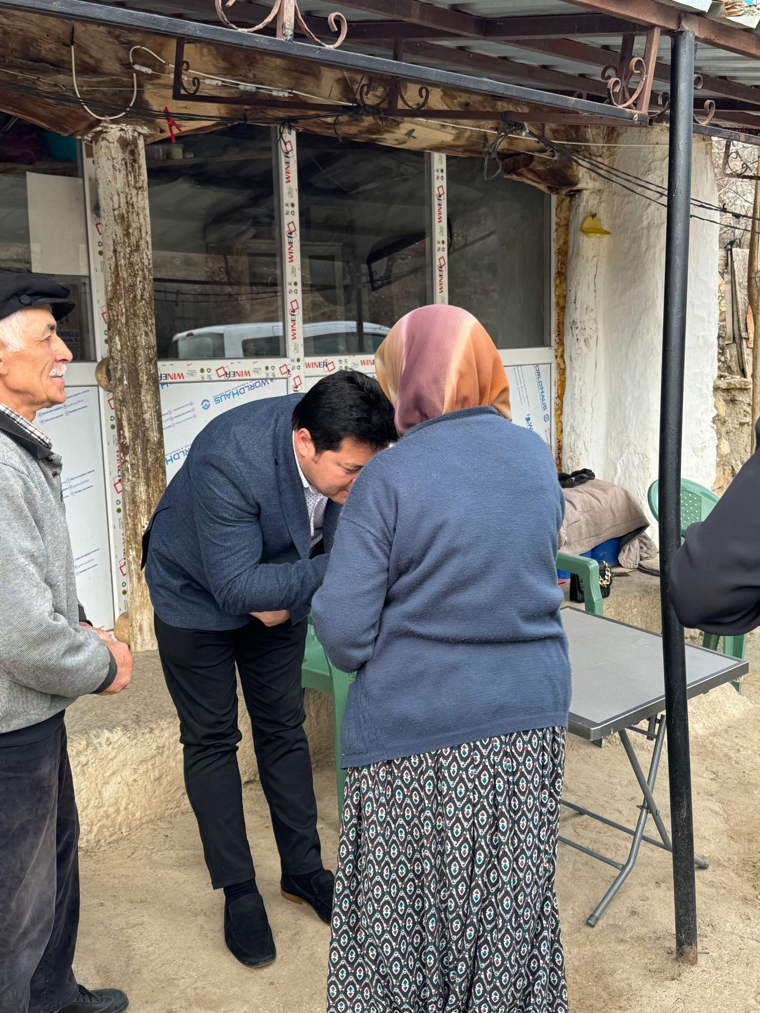 Bolvadin’de Şehit Ailelerine Ziyaret  "Şehitlerimizin Emaneti Baş Tacımız"