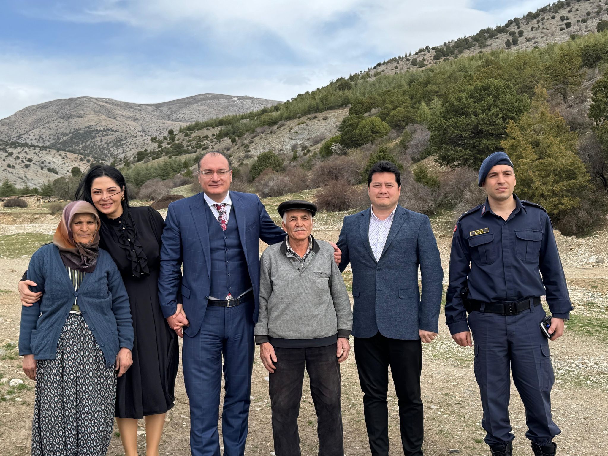 Bolvadin’de Şehit Ailelerine Ziyaret  "Şehitlerimizin Emaneti Baş Tacımız"
