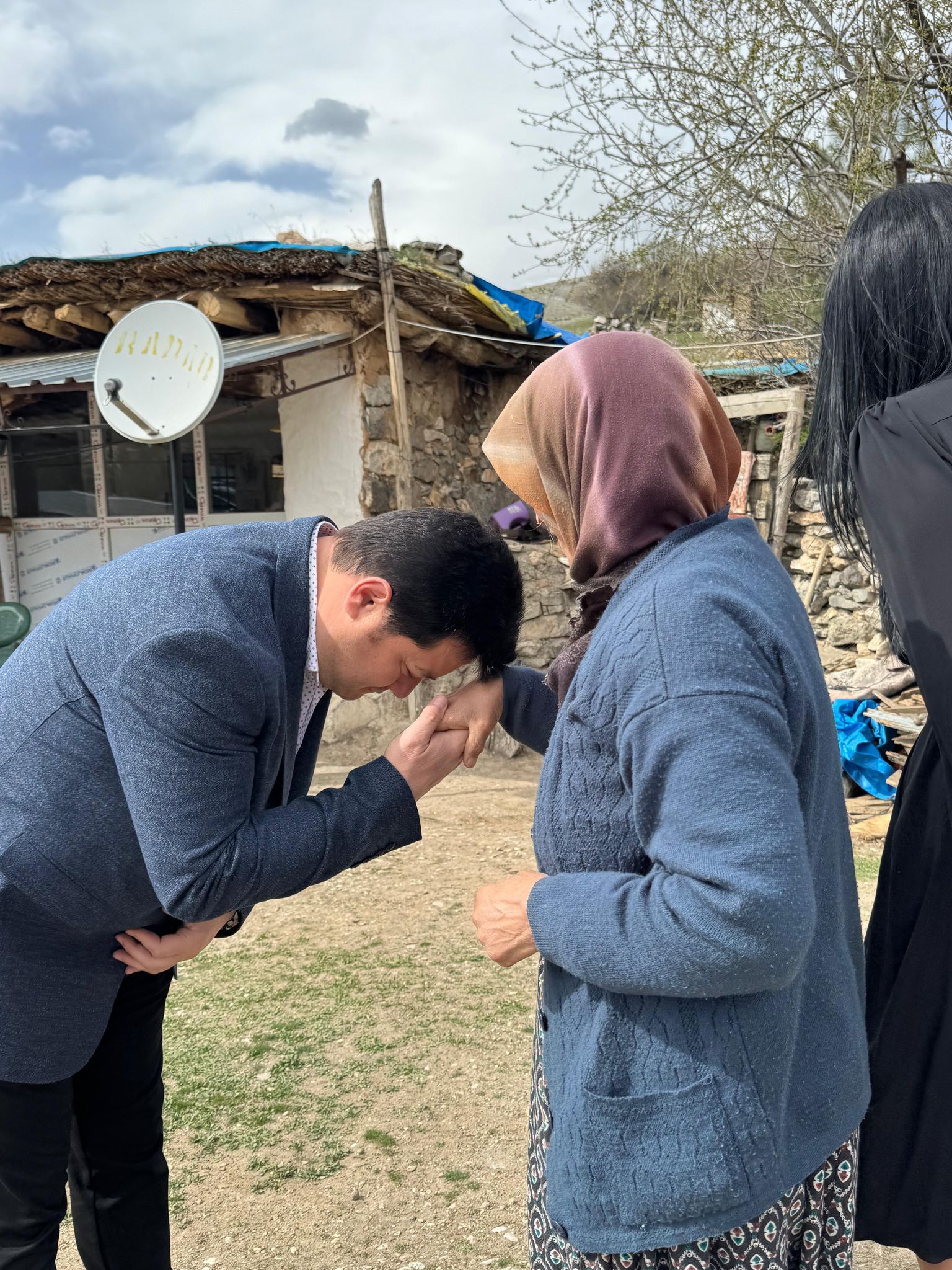Bolvadin’de Şehit Ailelerine Ziyaret  "Şehitlerimizin Emaneti Baş Tacımız"