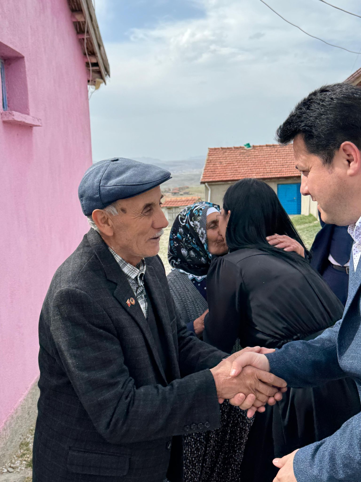 Bolvadin’de Şehit Ailelerine Ziyaret  "Şehitlerimizin Emaneti Baş Tacımız"