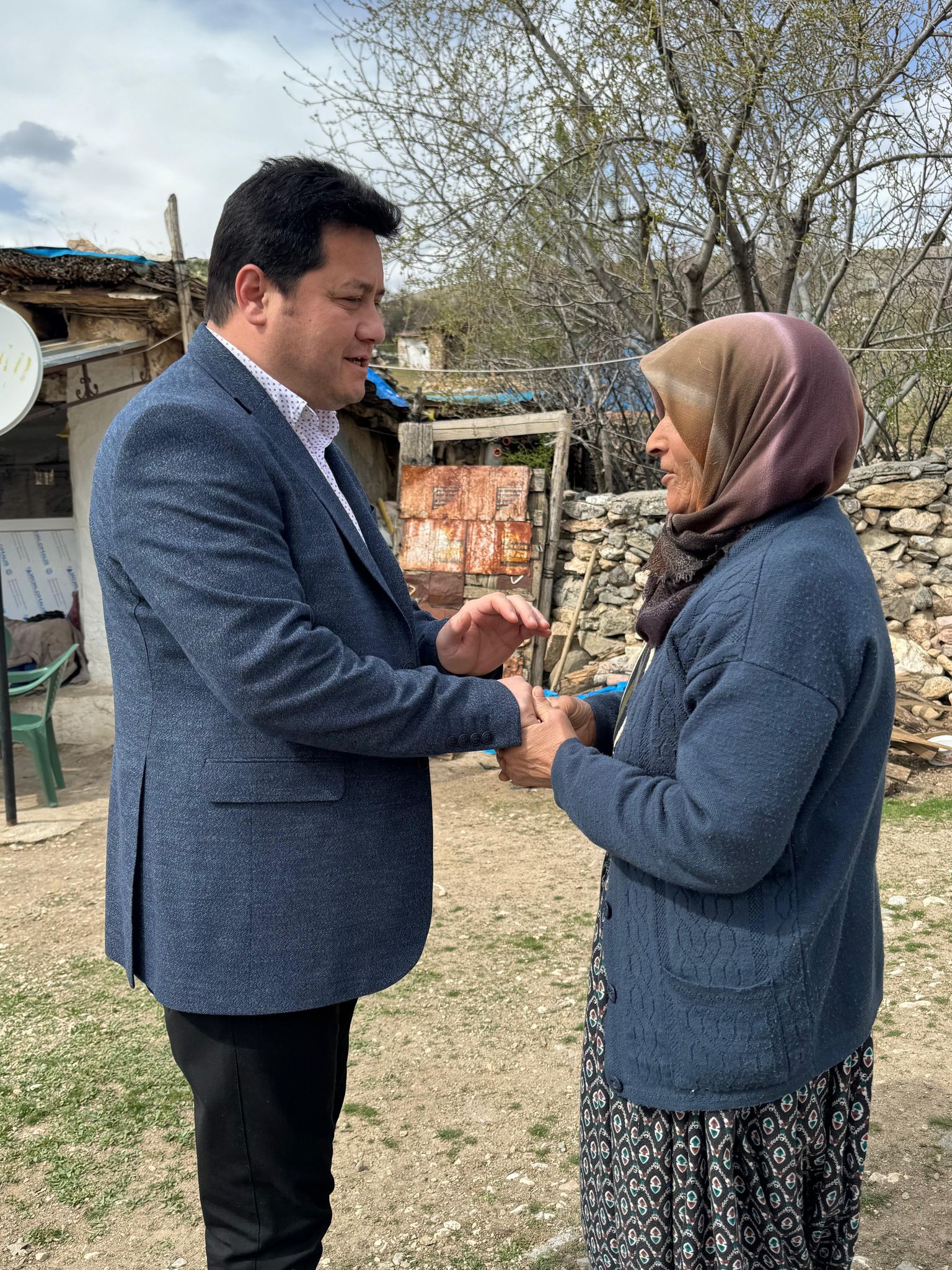 Bolvadin’de Şehit Ailelerine Ziyaret  "Şehitlerimizin Emaneti Baş Tacımız"