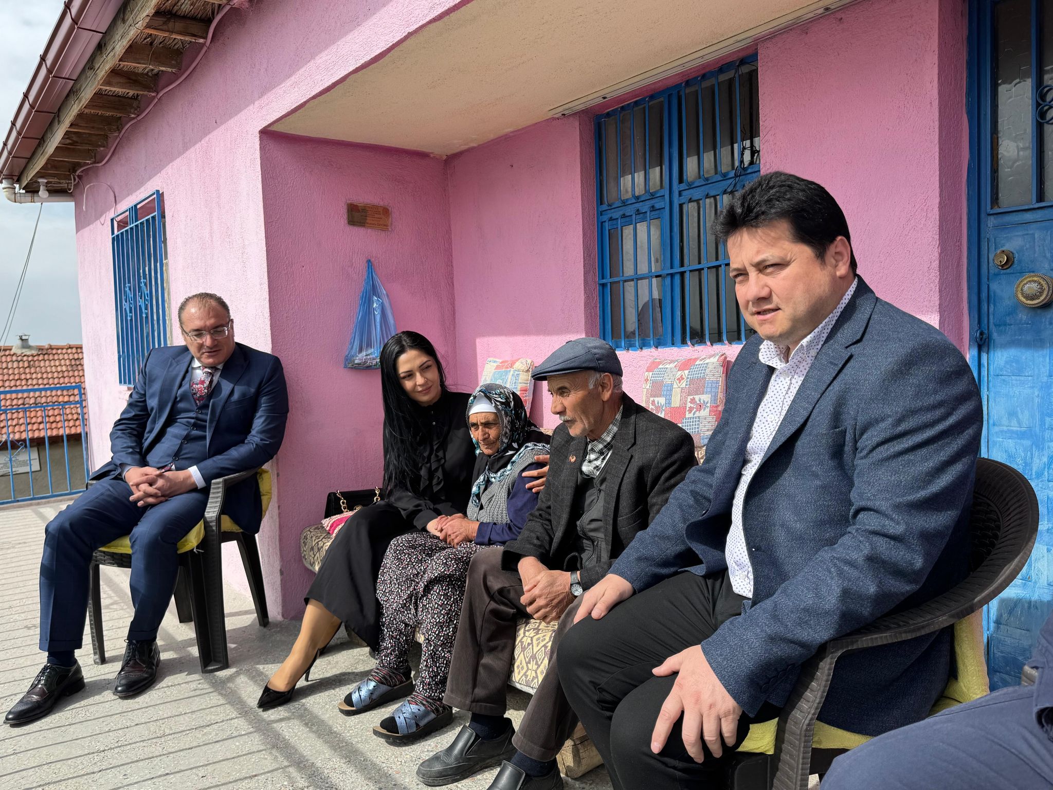 Bolvadin’de Şehit Ailelerine Ziyaret  "Şehitlerimizin Emaneti Baş Tacımız"