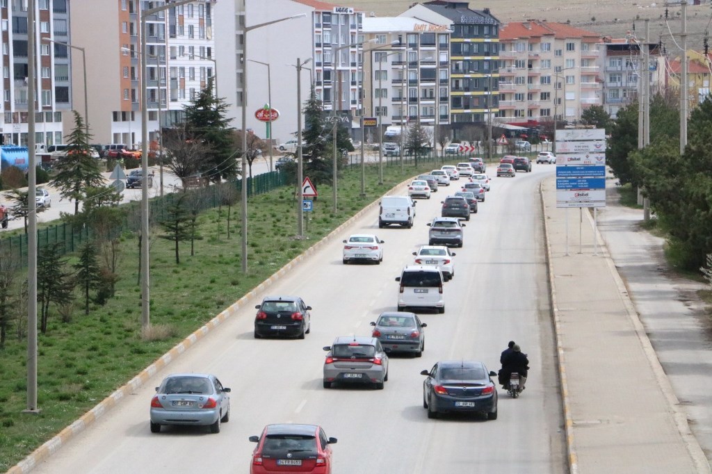 AFYONKARAHİSAR - ANTALYA KARA YOLUNDA BAYRAM YOĞUNLUĞU