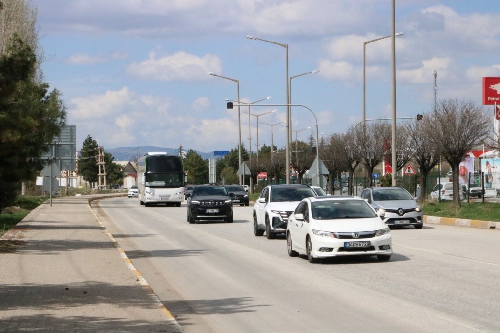 AFYONKARAHİSAR - ANTALYA KARA YOLUNDA BAYRAM YOĞUNLUĞU