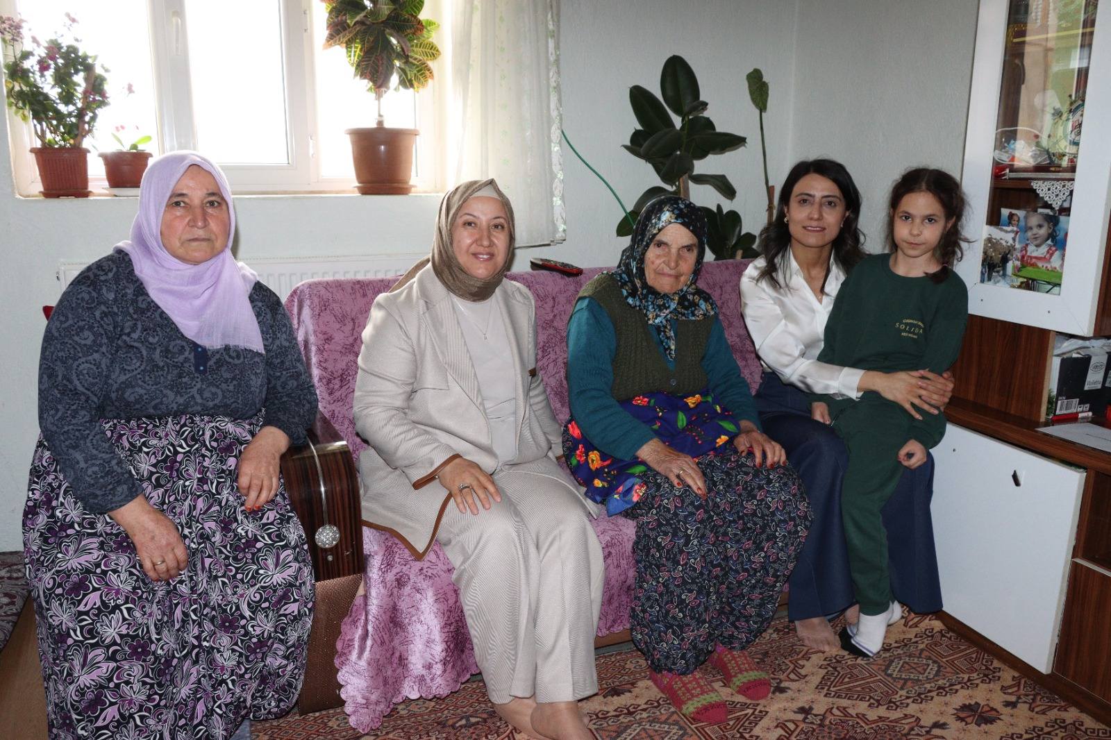 Kaymakam Kılıçtürk ve Başkan Kılınçarslan, Vatandaşlarla Bayramlaştı
