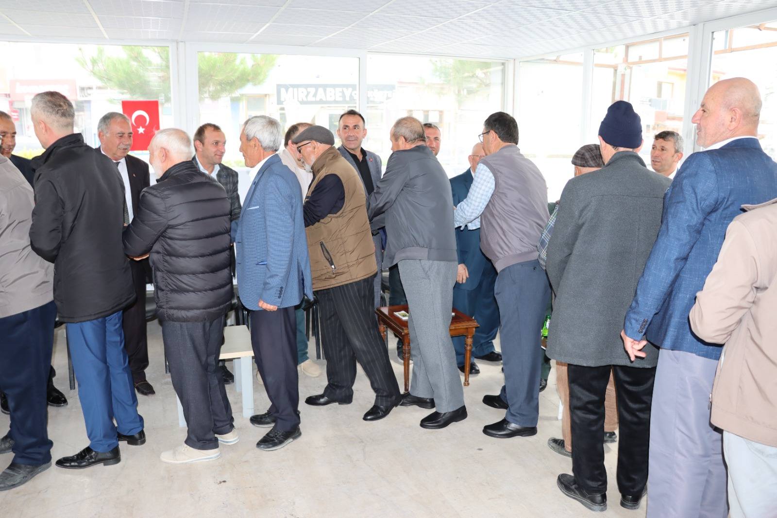 Kaymakam Kılıçtürk ve Başkan Kılınçarslan, Vatandaşlarla Bayramlaştı