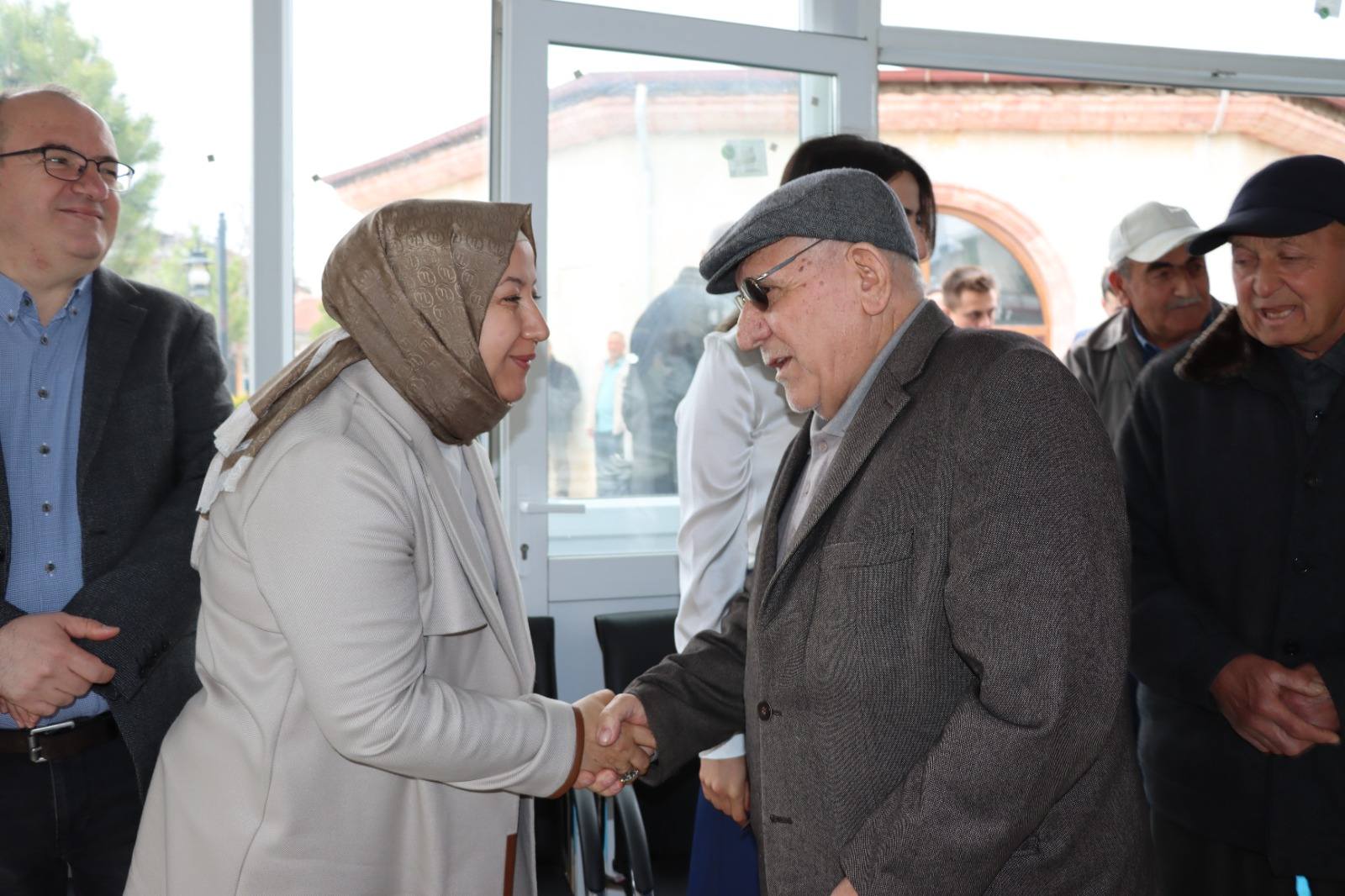 Kaymakam Kılıçtürk ve Başkan Kılınçarslan, Vatandaşlarla Bayramlaştı