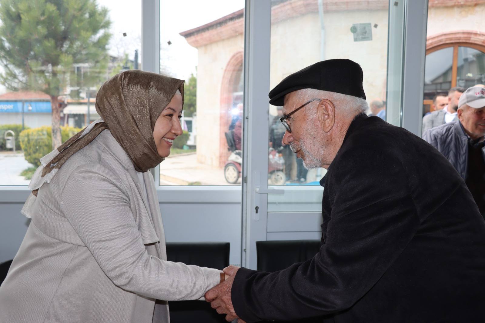 Kaymakam Kılıçtürk ve Başkan Kılınçarslan, Vatandaşlarla Bayramlaştı