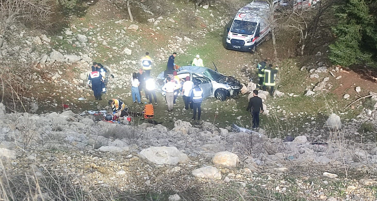 Otomobil Uçuruma Yuvarlandı: 2 Ölü, 3 Yaralı