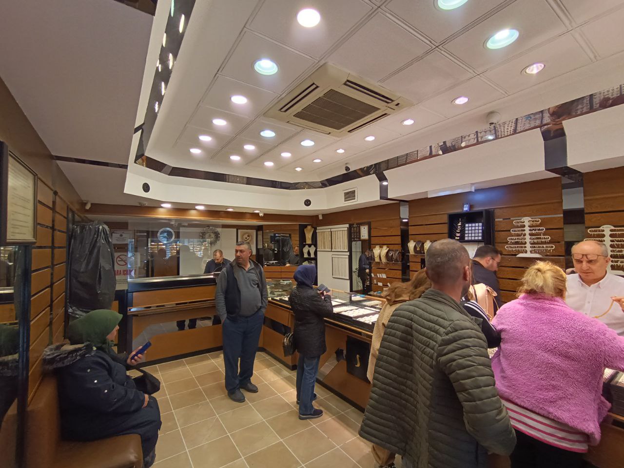 Döviz ve Altın Merkezi Uzunçarşı Yoğun Günler Geçirdi