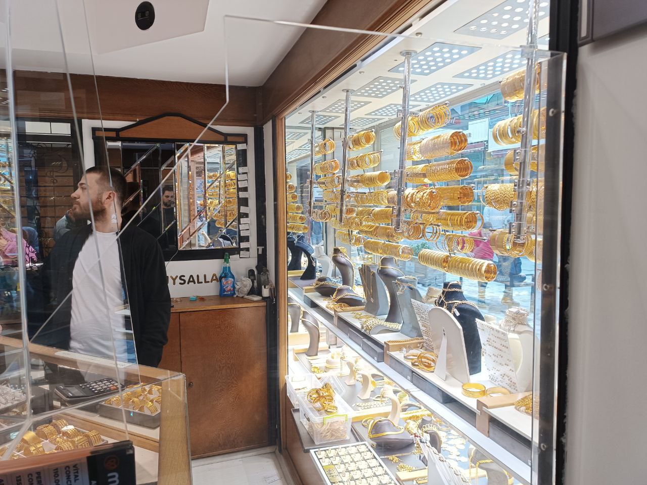 Döviz ve Altın Merkezi Uzunçarşı Yoğun Günler Geçirdi