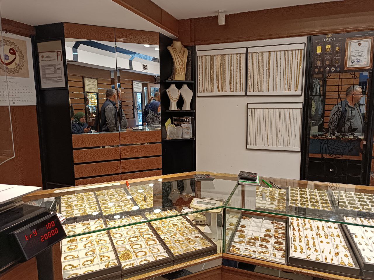 Döviz ve Altın Merkezi Uzunçarşı Yoğun Günler Geçirdi