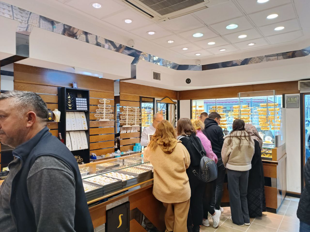 Döviz ve Altın Merkezi Uzunçarşı Yoğun Günler Geçirdi
