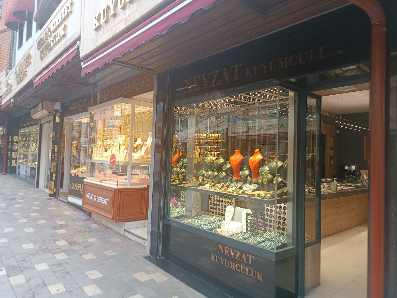 Döviz ve Altın Merkezi Uzunçarşı Yoğun Günler Geçirdi