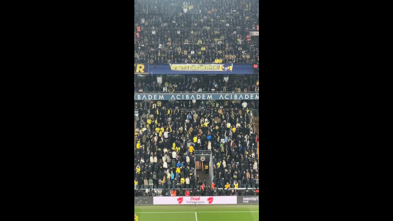 FENERBAHÇE- GALATASARAY  DERBİSİNDE GERGİN ANLAR