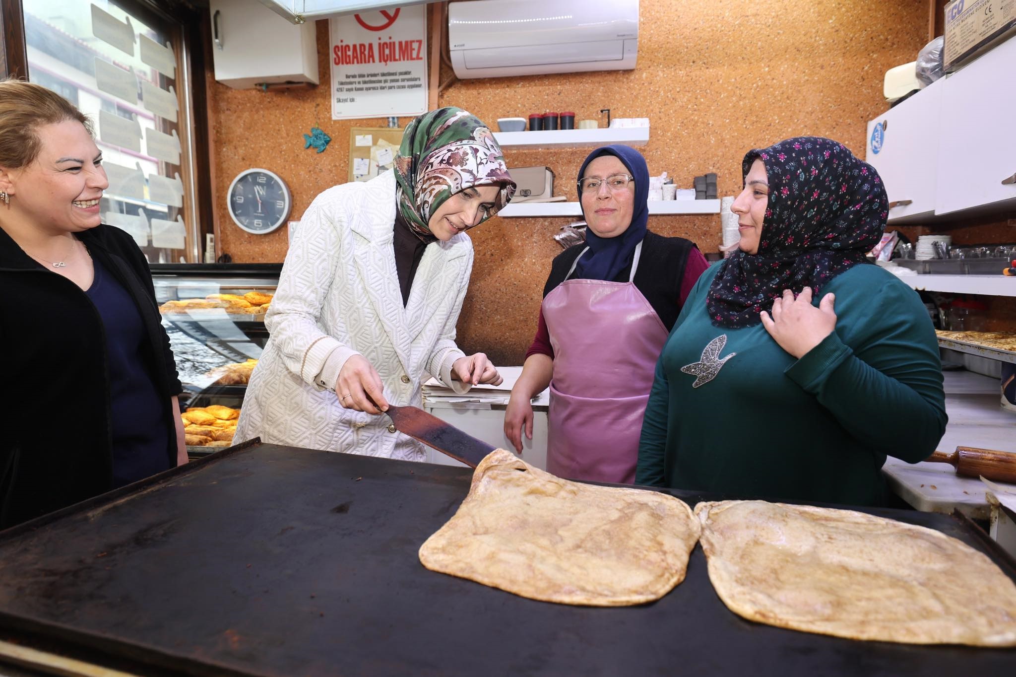 Vali Yiğitbaşı, Bayramda Afyon’un Tarihi Çarşılarını Ziyaret Etti