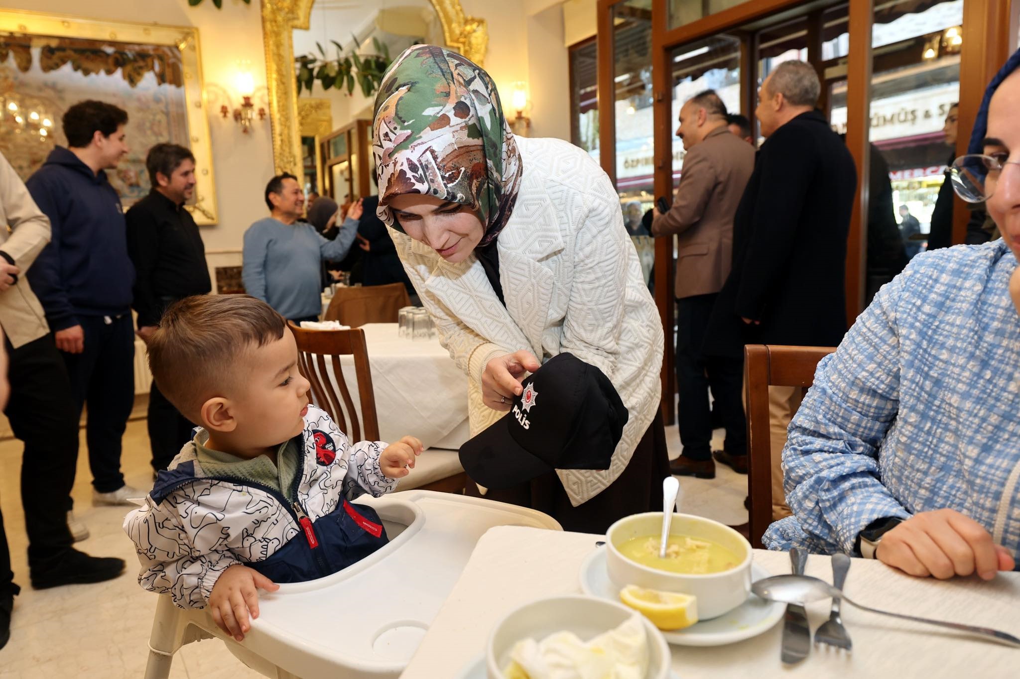 Vali Yiğitbaşı, Bayramda Afyon’un Tarihi Çarşılarını Ziyaret Etti