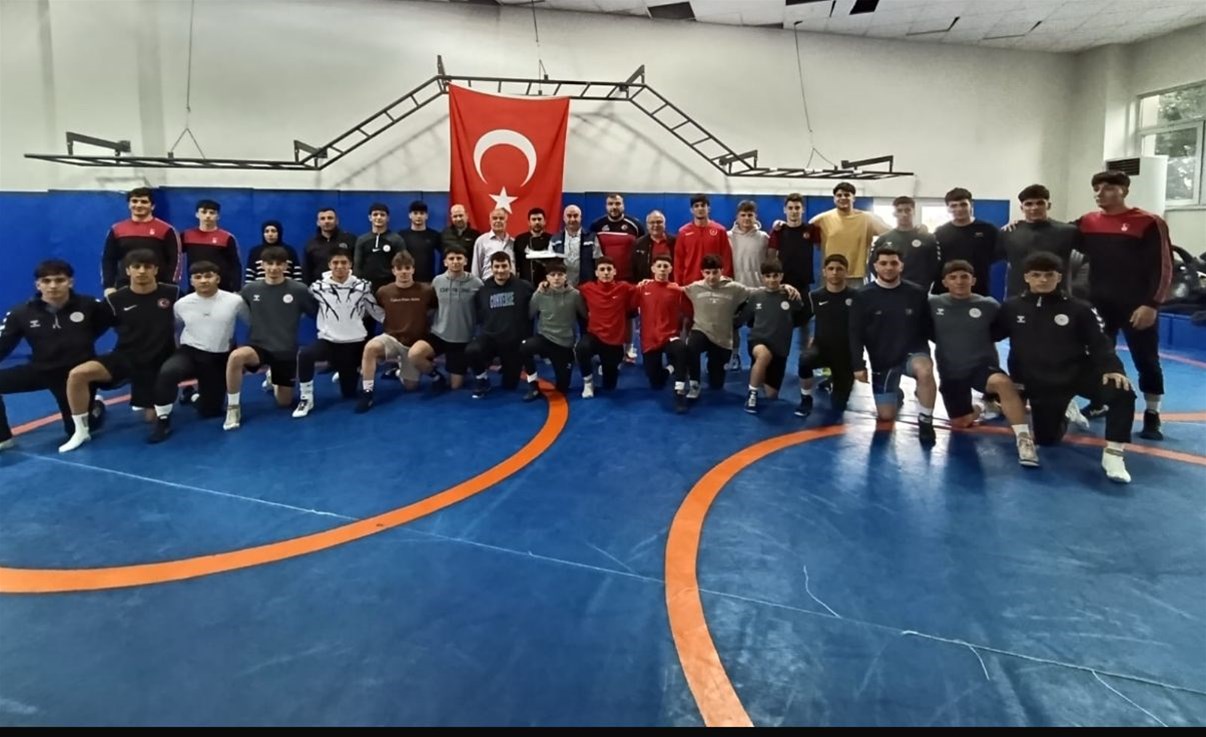 Afyonkarahisar TOHM Güreşçileri, Türkiye Şampiyonalarına Hazırlanıyor