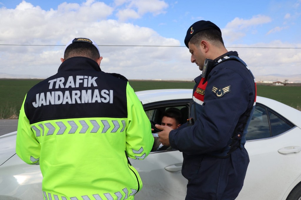 AFYONKARAHİSAR JANDARMASINDAN BAYRAM TRAFİĞİNE HAVA DESTEKLİ DENETİM