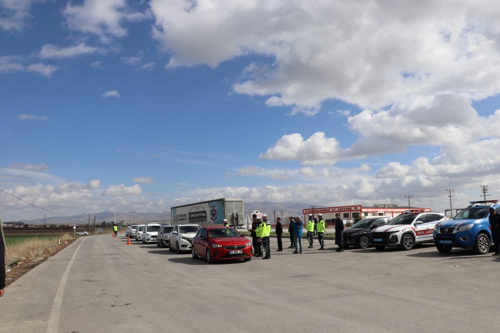 AFYONKARAHİSAR JANDARMASINDAN BAYRAM TRAFİĞİNE HAVA DESTEKLİ DENETİM
