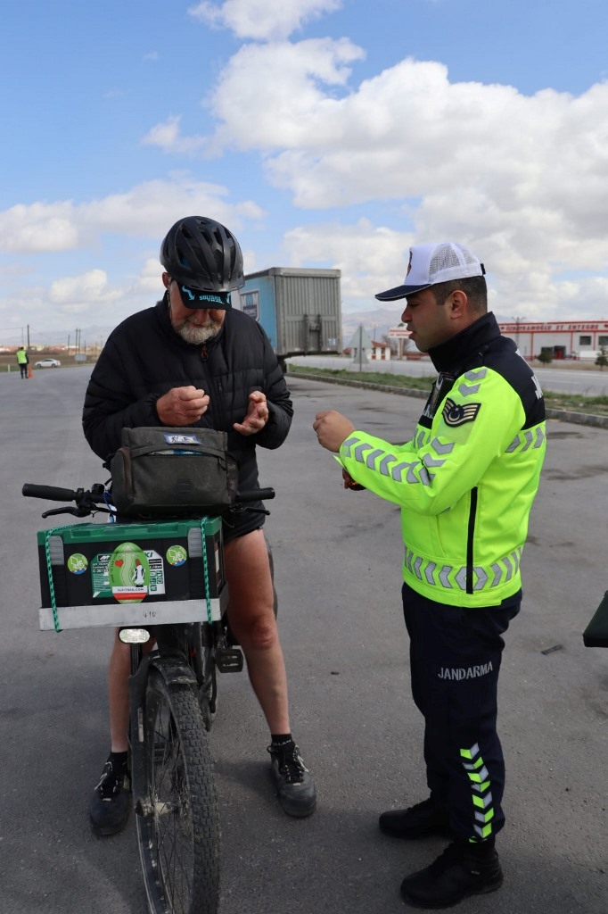 AFYONKARAHİSAR JANDARMASINDAN BAYRAM TRAFİĞİNE HAVA DESTEKLİ DENETİM