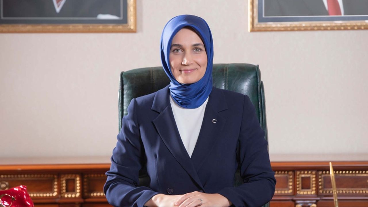 Vali Yiğitbaşı, Okuma Yazma Öğrenen Miniklerden Bayram Tebriği Aldı