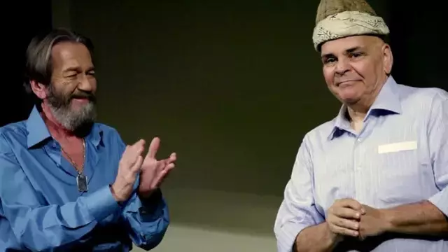 Cem Yılmaz'dan Sosyal Medya Eleştirilerine Sert Tepki "Ben Tiyatrocu Değilim, Kavuğu Bana Niye Versin?"