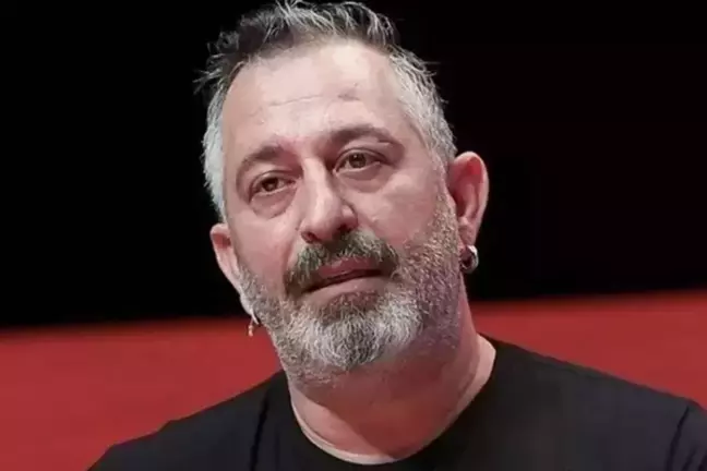 Cem Yılmaz'dan Sosyal Medya Eleştirilerine Sert Tepki "Ben Tiyatrocu Değilim, Kavuğu Bana Niye Versin?"