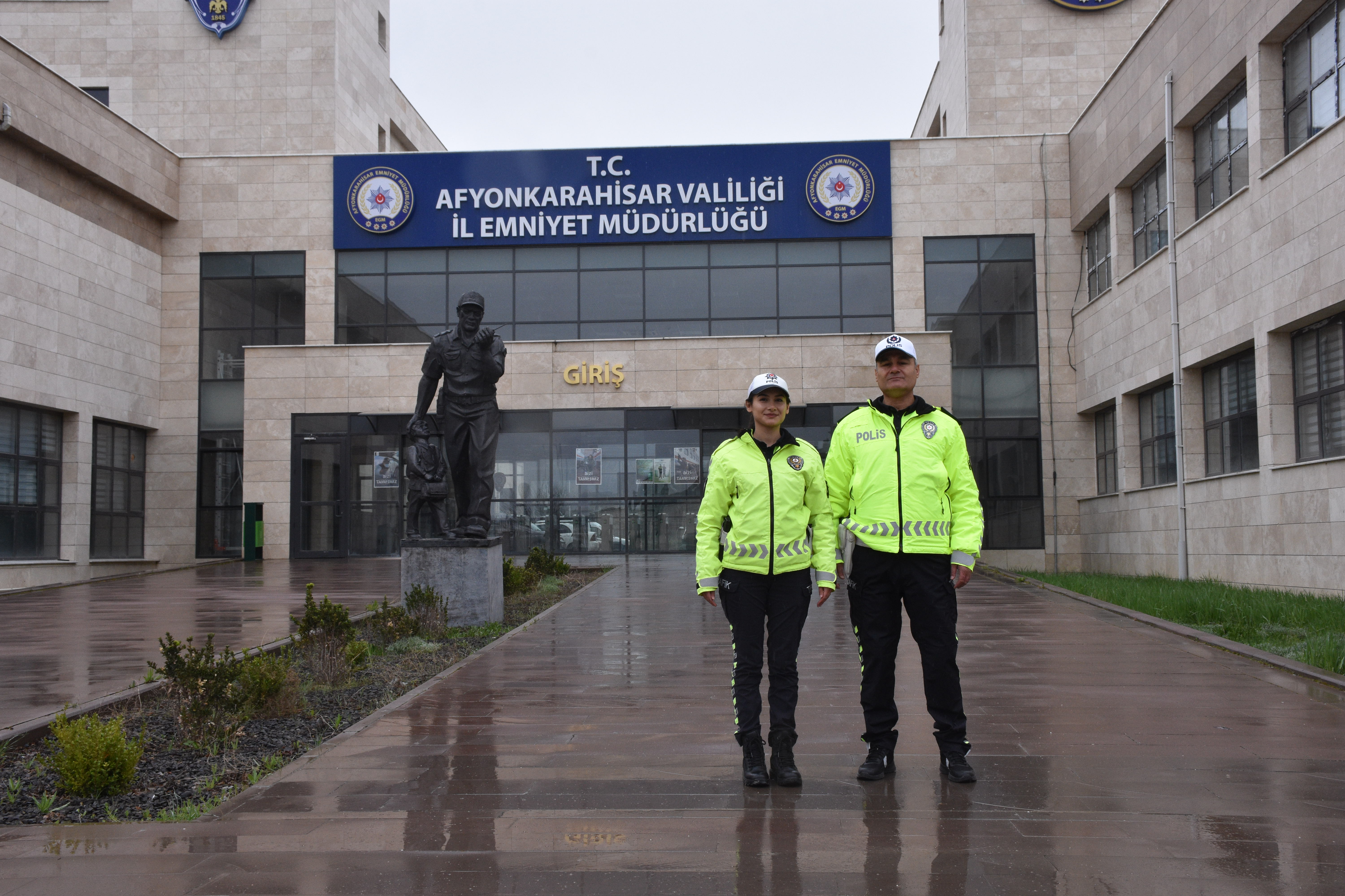 Afyonkarahisar'da 6 Yıldır Baba KızTrafik Polisi Olarak Çalışıyor