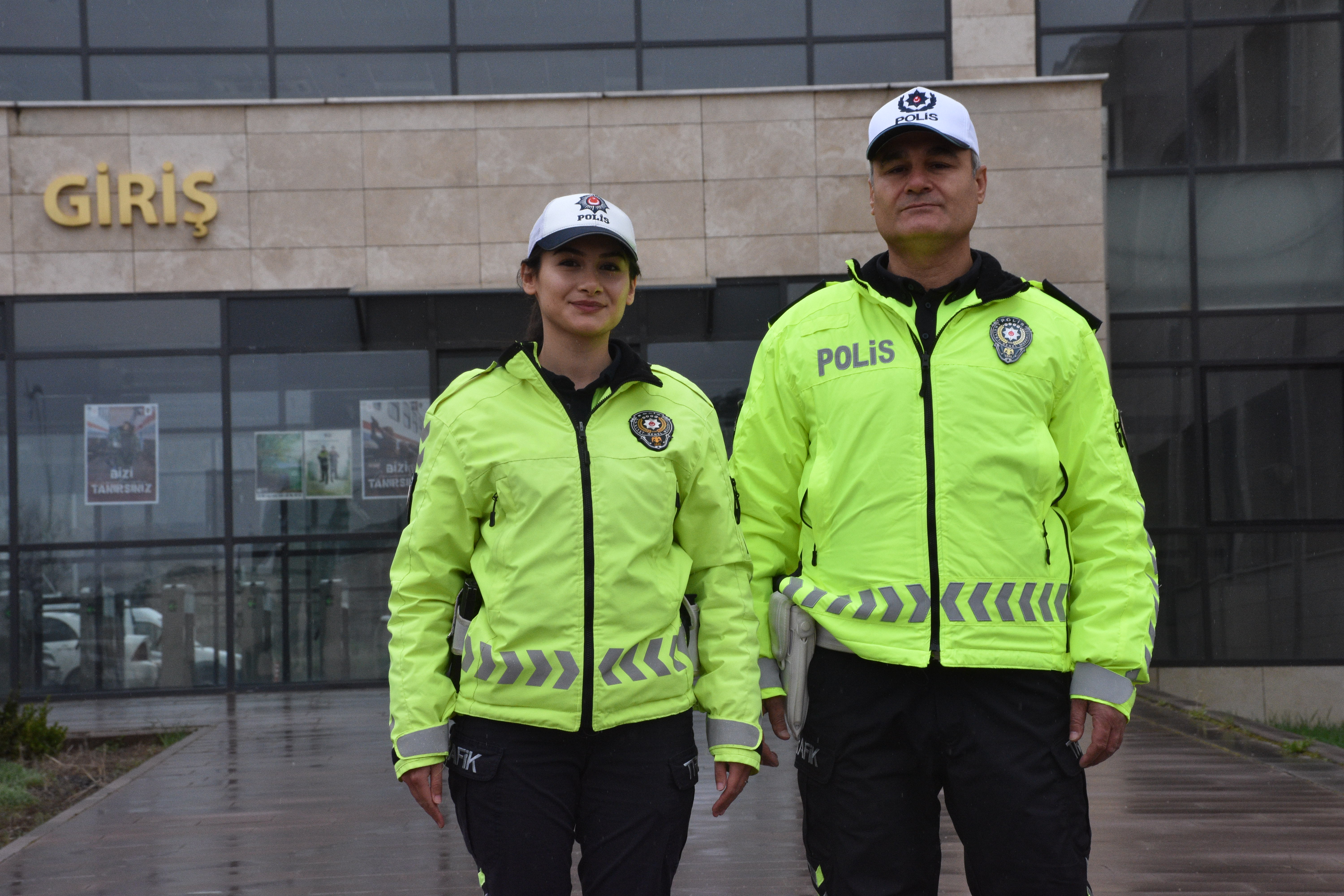 Afyonkarahisar'da 6 Yıldır Baba KızTrafik Polisi Olarak Çalışıyor