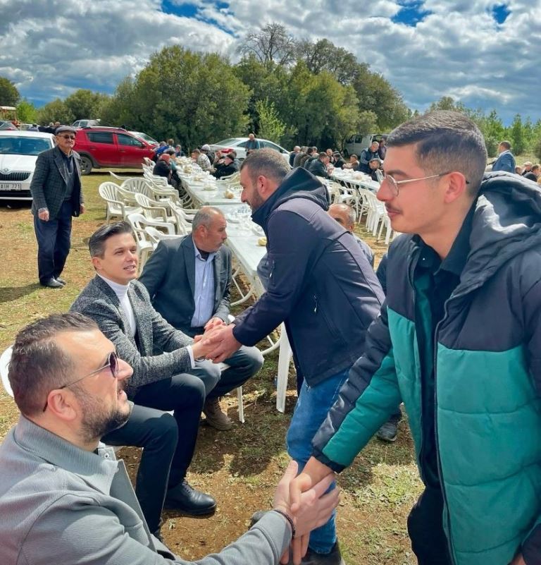 DAZKIRI BELEDİYE BAŞKANI YAĞMUR DUASINA KATILDI