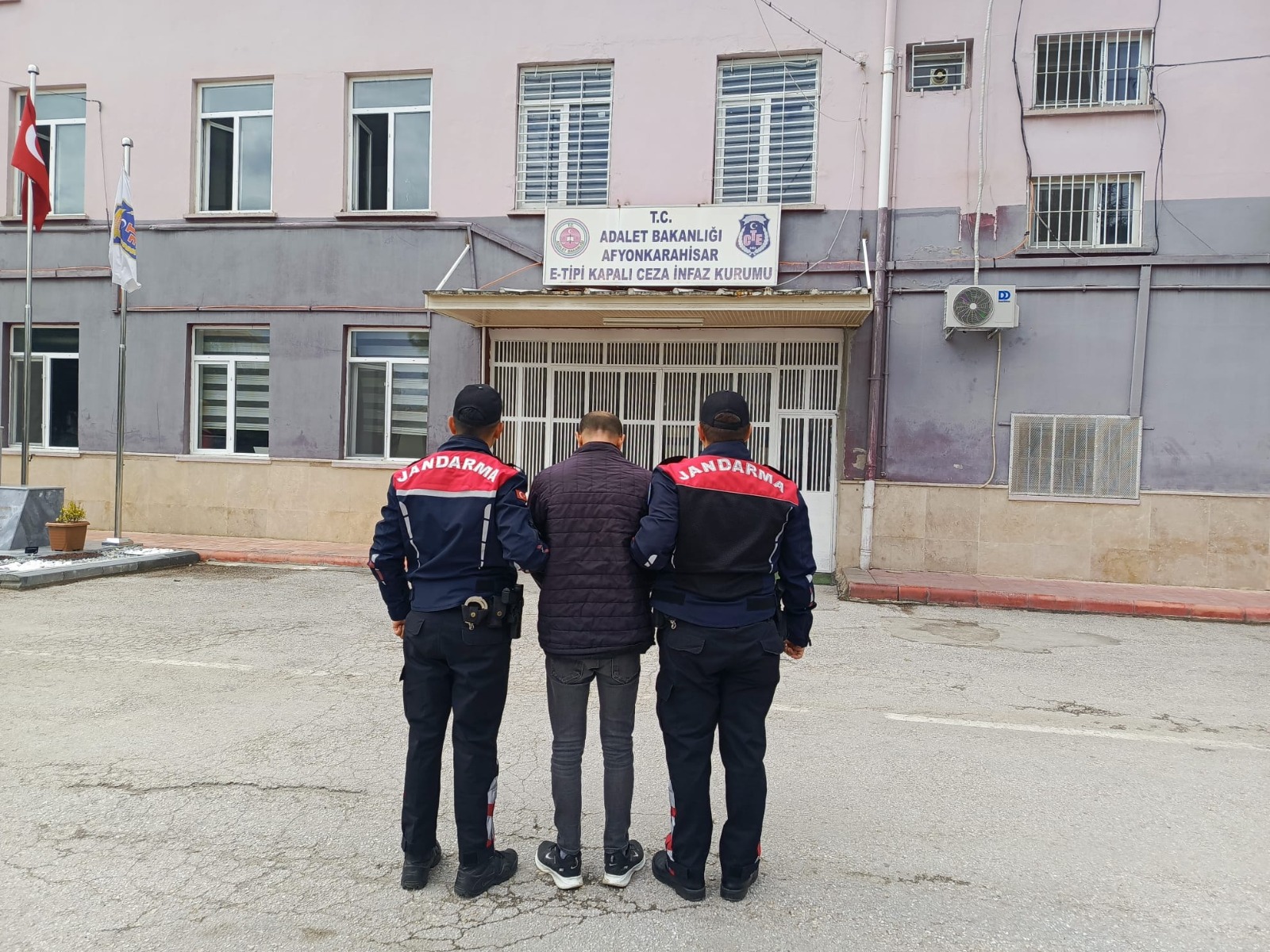 Hırsızlık Suçlusu Şahıs Jandarma Tarafından Yakalandı