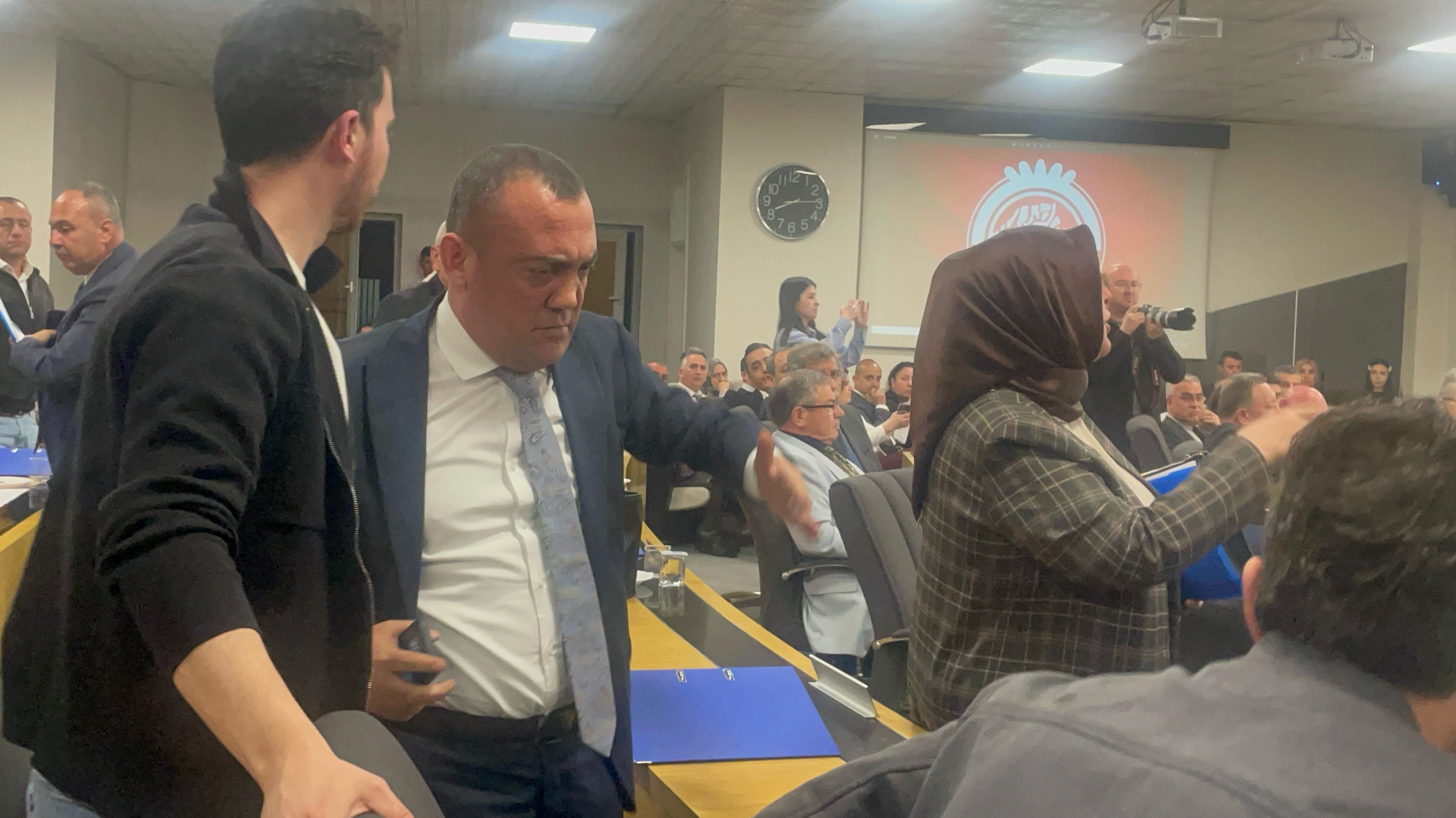Afyonkarahisar Belediye Meclisi'nde Tansiyon Yükseldi: Barış Çağrısı Tartışmalara Yol Açtı